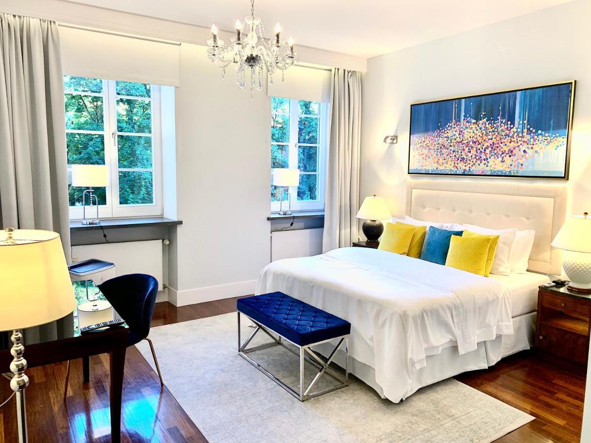Luxury Suites & Apartments Mondrian Market Square II Warsaw Room photo