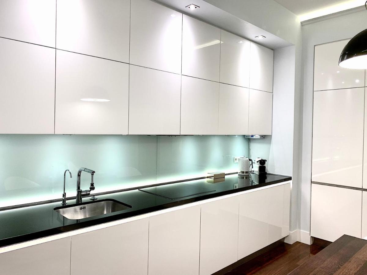 Luxury Suites & Apartments Mondrian Market Square II Warsaw Exterior photo