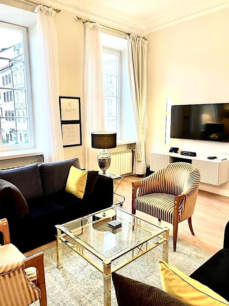 Luxury Suites & Apartments Mondrian Market Square II Warsaw Room photo