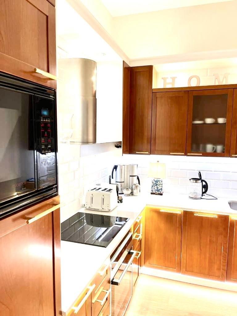 Luxury Suites & Apartments Mondrian Market Square II Warsaw Room photo