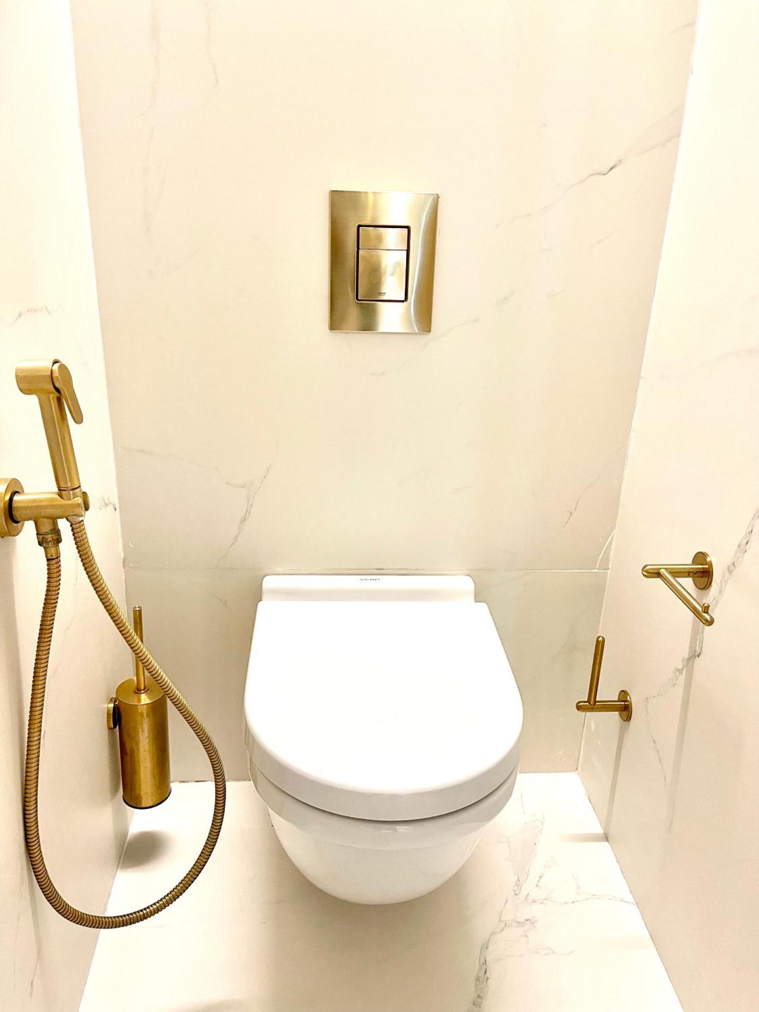 Luxury Suites & Apartments Mondrian Market Square II Warsaw Room photo